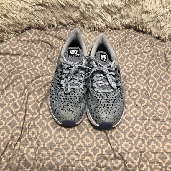 Nike Shoes - Nike zoom